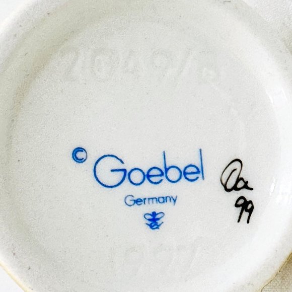 Goebel Hummel 2049/B "My Best Friend" Boy w/Rabbit TMK-7 - Picture 10 of 10